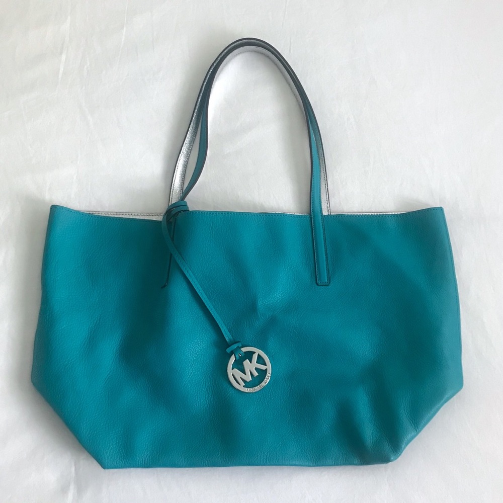 Michael Kors Reversible Izzy Tote